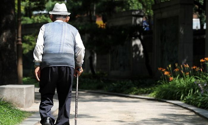 ‘연기의 신’ 할아버지에게 뒤통수 제대로 맞은 보이스피싱 일당