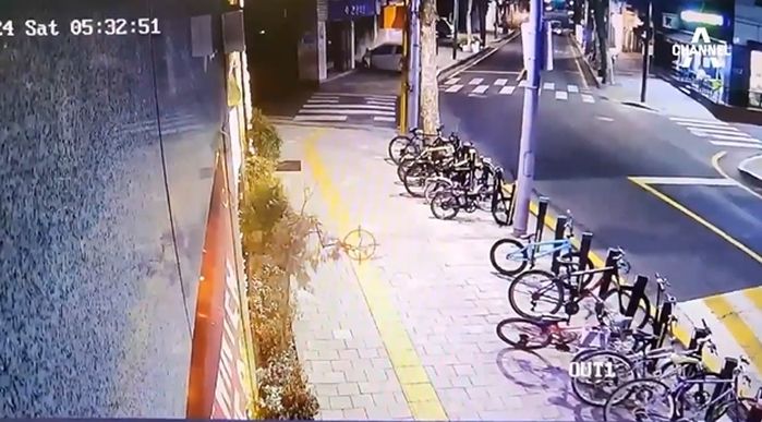 새벽, 청소 출근하던 50대·80대 모녀...‘역주행’ 충돌 후 숨져
