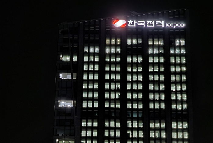“신의 직장 입사했더니 월급 반납하란다”...한전 직원들 ‘임금 반납’ 거부 속출