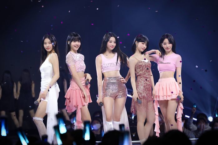 “그녀들 아래에 있는...” 르세라핌, 대만 방송서 성희롱 당해