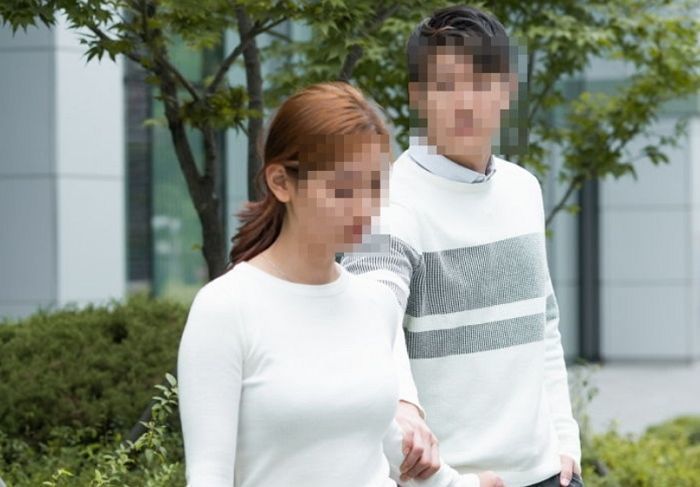 남사친 쇠사슬 묶어 7년간 가스라이팅한 30대 여성...남편도 공범