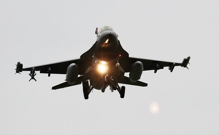 전북 군산 직도 인근서 주한미군 전투기 F-16 추락