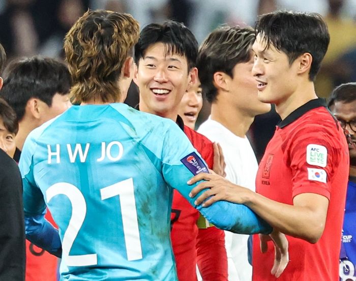 “한국 형님들 결승에서 만나자”...새벽까지 사우디전 지켜본 일본 축구팬들 반응