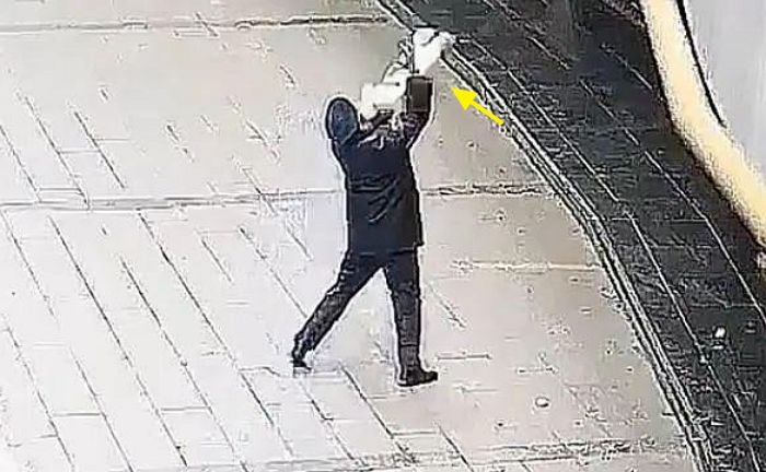 “쇼핑몰서 떨어진 아기 받아낸 영웅 경비원”...알고 보니 조작된 가짜 영상이었다