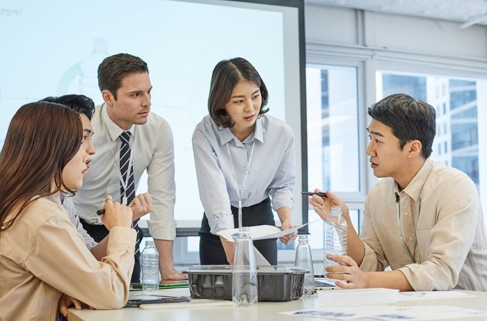 1년차 신입 직원에게 연봉 최대 1억 지급하는 회사의 정체
