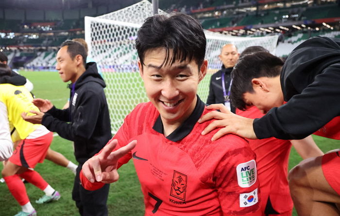 사우디 선수가 ‘멱살’ 잡았는데도 포옹해준 손흥민 인성 목격한 일본 축구팬들 반응