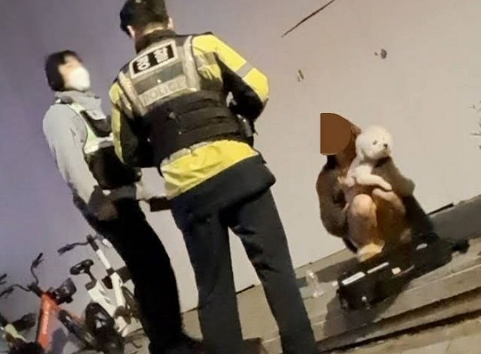 오토바이 운전자 숨지게 하고도 ....만취 운전한 ‘강남 벤츠녀’, 강아지 품에 안고 쓰다듬기만 해
