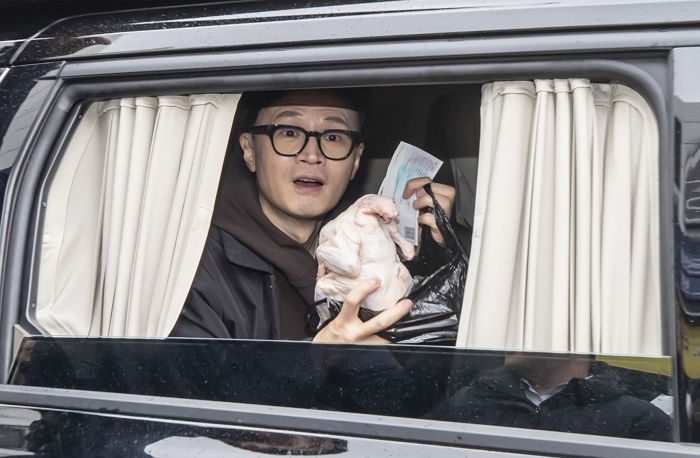경동시장 간 한동훈 “스타벅스, 서민들 오는 곳은 아니지 않나”
