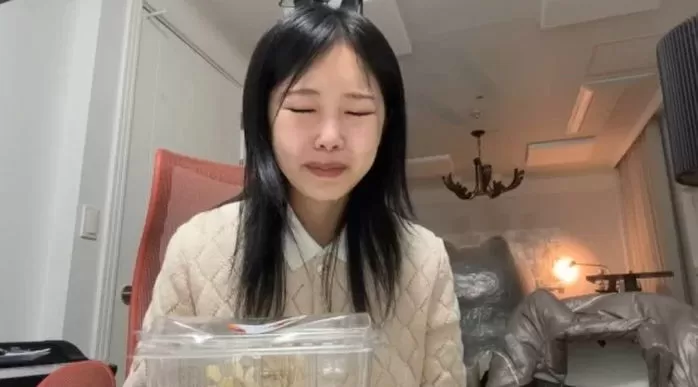 Instagram 'meenoie'
