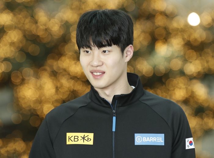 ‘시속 150km’ 과속운전하다 무단횡단하던 보행자 친 황선우...뺑소니 혐의 벗고 벌금 100만원