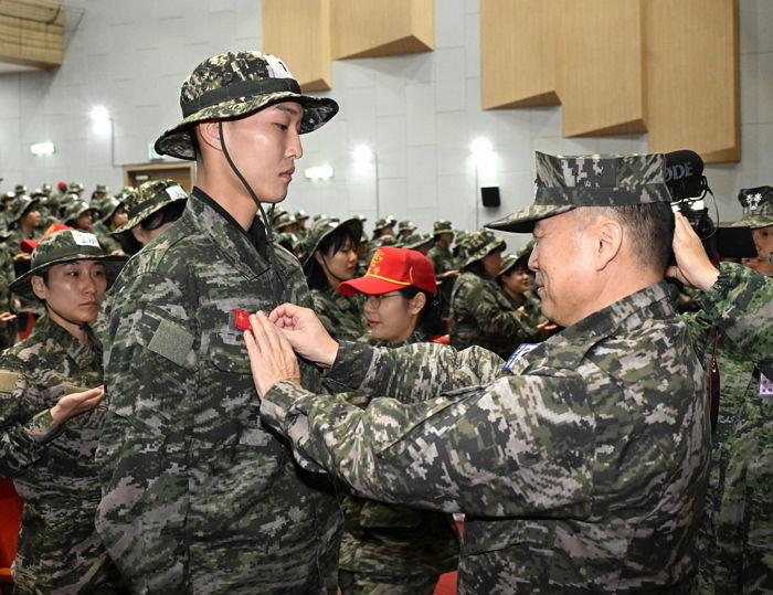 ‘스마일 점퍼’ 우상혁, 슬로바키아 높이뛰기 대회서 2ｍ32 넘어 우승