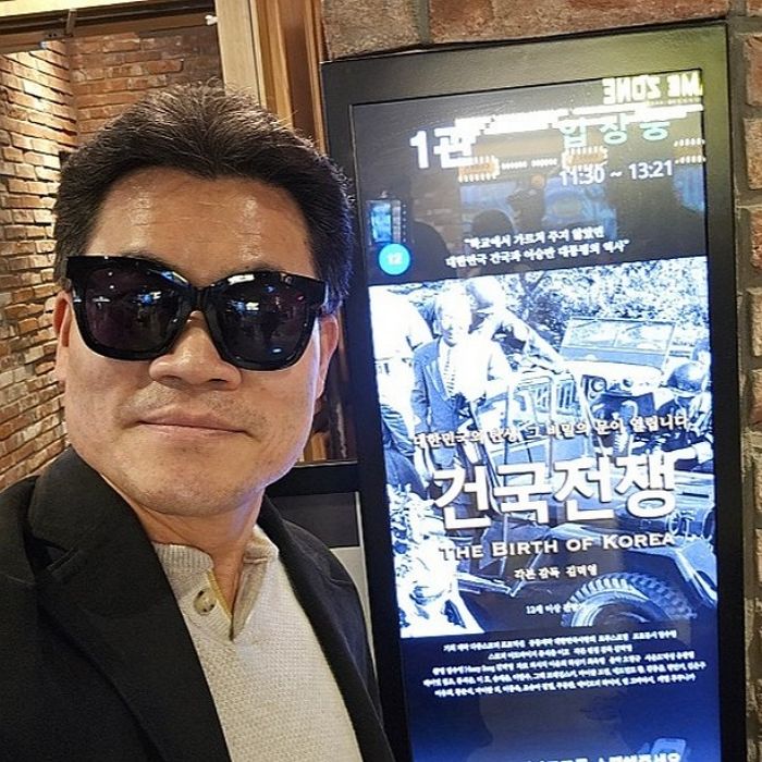 “보지 않은 인간, 입 다물라”...한국사 일타강사 전한길의 영화 ‘건국전쟁’ 관람 후기