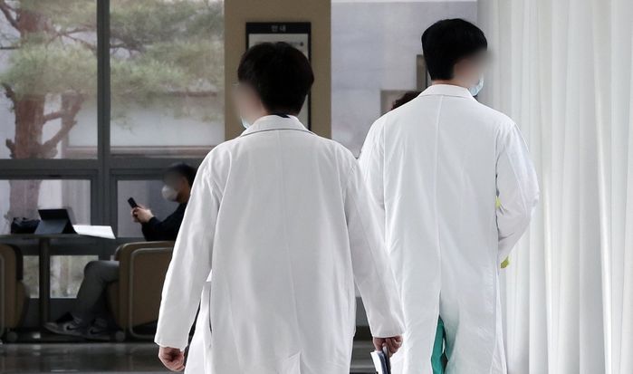 사직서 낸 서울아산병원 응급실 인턴들 전원 복귀...집단 휴학 예고했던 한림대 의대, 휴학원 제출 0건