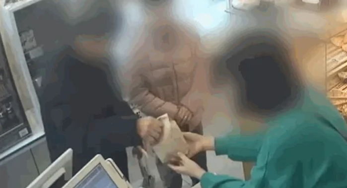 같이 온 여자 주겠다며 ‘한 봉지 더’ 서비스 요구하더니...거절 당하자 이번엔 “내가 거지냐” 난동