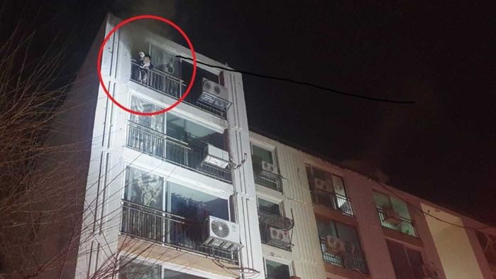 엄마 집 비운 사이 불 나버린 아파트...10살 아이, 강아지 꼭 껴안고 베란다서 구조 요청