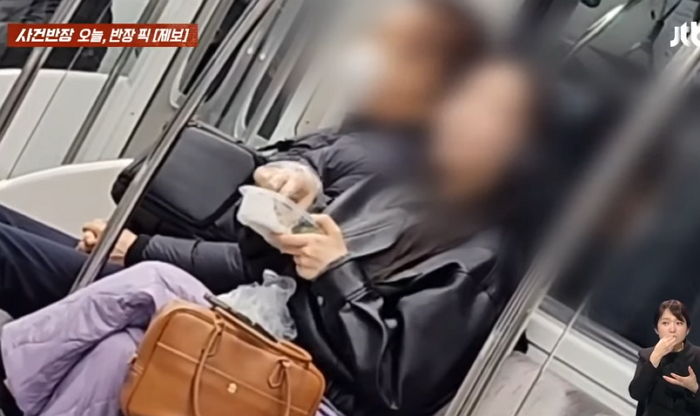 매일 아침 일산 가는 서해선 지하철 안에서 도시락 까먹는 여성 (영상)
