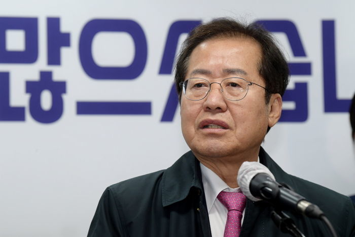 홍준표 “사직서 낸 대구의료원 레지던트 4명 본인들 의사 존중해서 사직서 수리했으면”