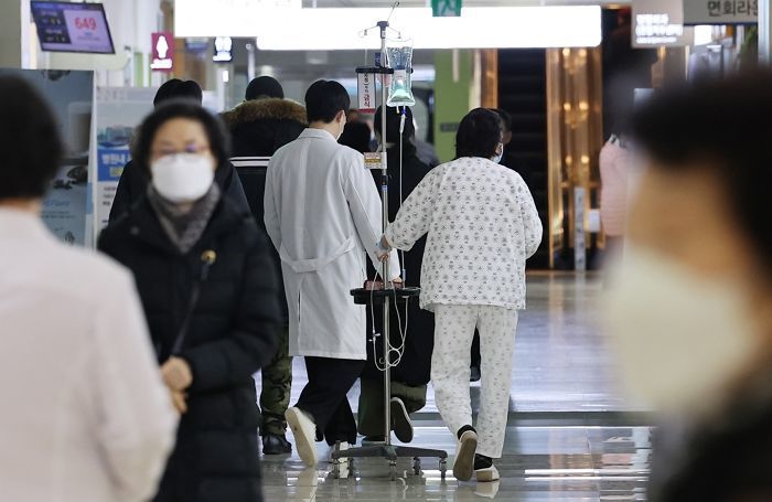 “의료 사망 사고 완전 면책해달라”...의대 증원 반대하는 의사들의 추가 요구