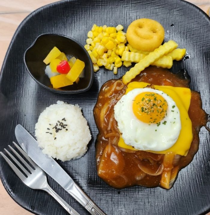 방학되면 문 열어 청소년들 단돈 ‘500원’에 점심 한끼 먹을 수 있는 ‘천사식당’