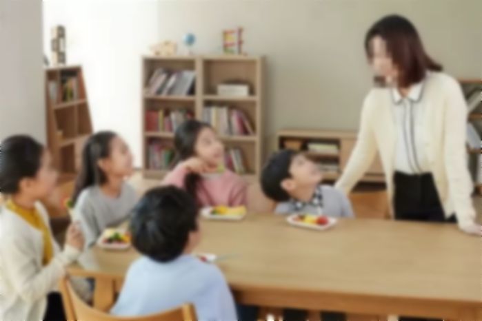 2살 아기 토할 때까지 먹이고 토사물 먹게 한 어린이집 교사...국민 분노 부른 법원 판결