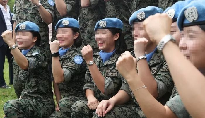 ‘인구 절벽’으로 입대할 남자 인구 뚝 떨어지자 여군 2배로 늘리겠다는 국방부