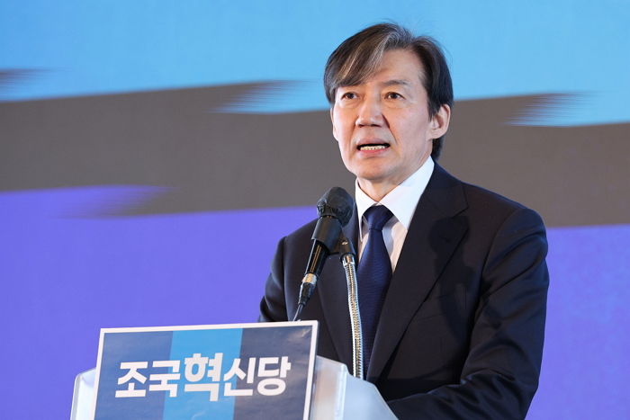 조국 “한동훈 딸 입시비리 11개 모두 무혐의...만나면 직접 묻겠다”