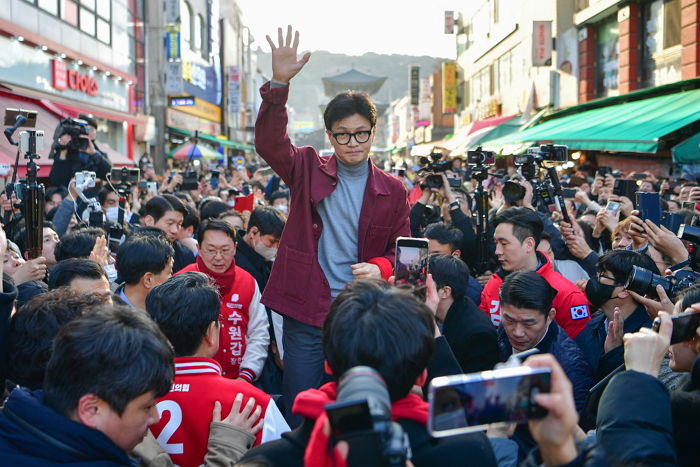 한동훈 수원 유세장 염탐(?)하다 봉변 당한 주진우 (영상)