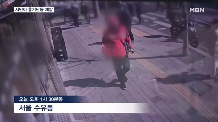 딸과 함께 길 걷다가 ‘흉기난동범’ 마주치자 인적 드문 곳으로 유인해 때려잡은 아빠 (영상)