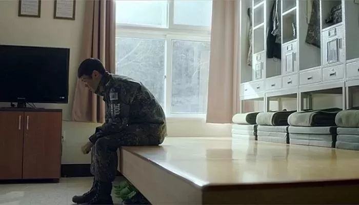 팬티까지 벗고 후임 얼굴에 맨 엉덩이 비벼댄 선임병의 최후