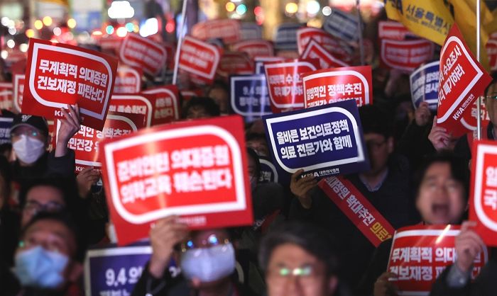 윤석열 향해 ‘백혈병 정부’라는 의사들...진짜 백혈병 투병 중인 환자들 “참담한 심정”
