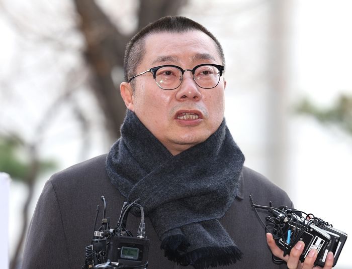 주머니에서 손 빼고 껌 뱉으라 한 게 ‘강압수사’라며 경찰 조사 중단시킨 대한의사협회 간부