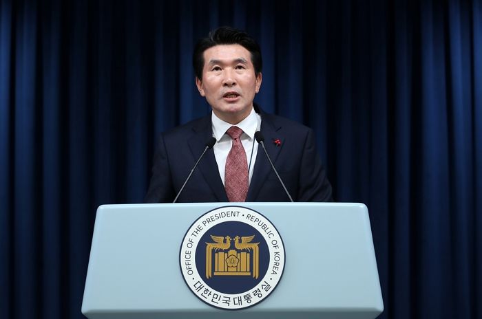윤 대통령, ‘회칼 테러’ 발언 논란 황상무 수석 사의 수용