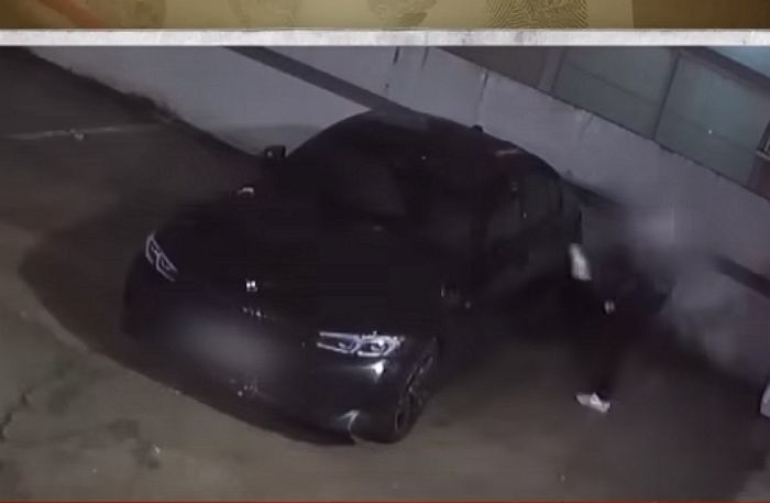 “나 미성년자인데 몇호 처분 받을지 궁금”...BMW 새 차에 발길질한 여중생 (영상)
