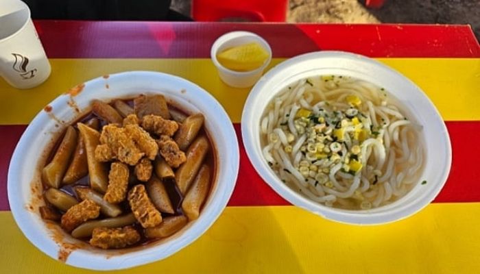 손흥민 태국전 보러 갔다가 사먹은 1만8천원짜리 ‘떡볶이+우동’ 세트...“바가지 당한 것 같습니다”