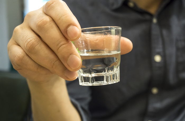 “소주 한 잔만 주세요”...다음 달부터 식당에서 ‘잔술’ 마실 수 있다