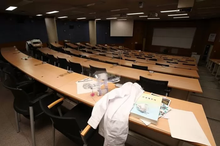 “휴학 후 유럽여행 갔다왔다...전 의협회장이 전한 현재 의대생 근황