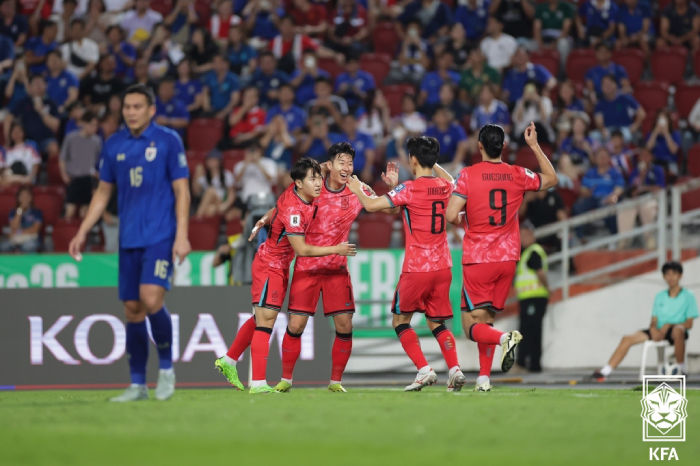 ‘이강인 어시스트-손흥민 골’...한국, 태국 원정서 3-0 완승