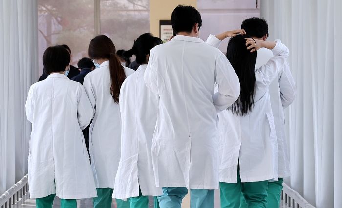 의대 교수들 “내일(1일)부터 진료·수술 모두 축소” 통보