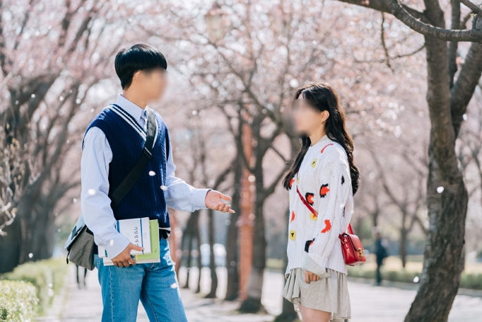 “같이 벚꽃 구경하고 7만원 받아가실 분 찾아요”...올해도 어김없이 올라온 알바 모집