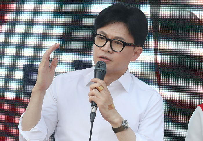 한동훈, 이재명에 “형수 욕설 드러나자 눈물...죄 짓고 감옥에 안 가겠다는 것”