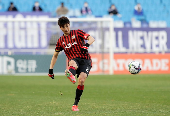 ‘원조 캡틴’ 기성용이 손흥민 등 후배들 대신 총대 메고 지적한 한국 축구장 잔디 상태