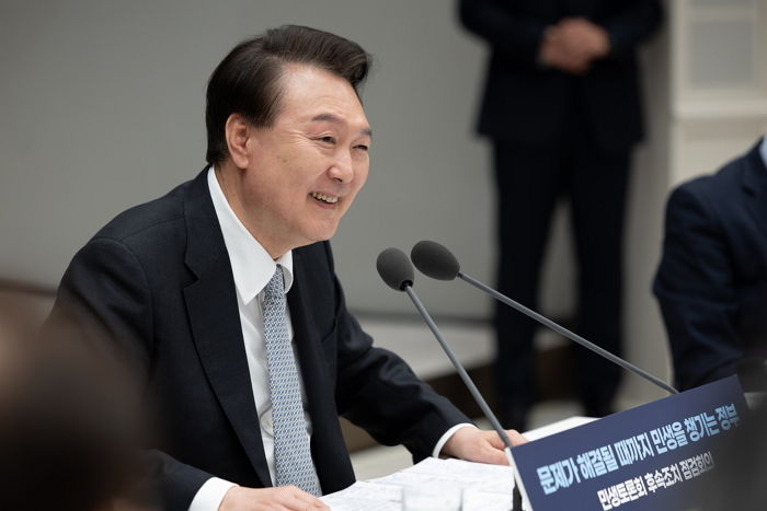 윤석열 대통령 “외국인 유학생을 가사도우미로 쓰자”