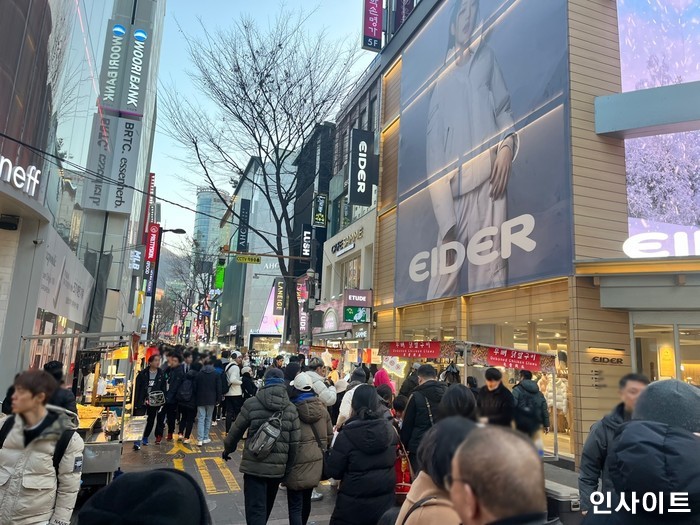 황금연휴 기간 일본인 관광객 서울에 몰려온다...제주도 여행 예약도 15배 증가