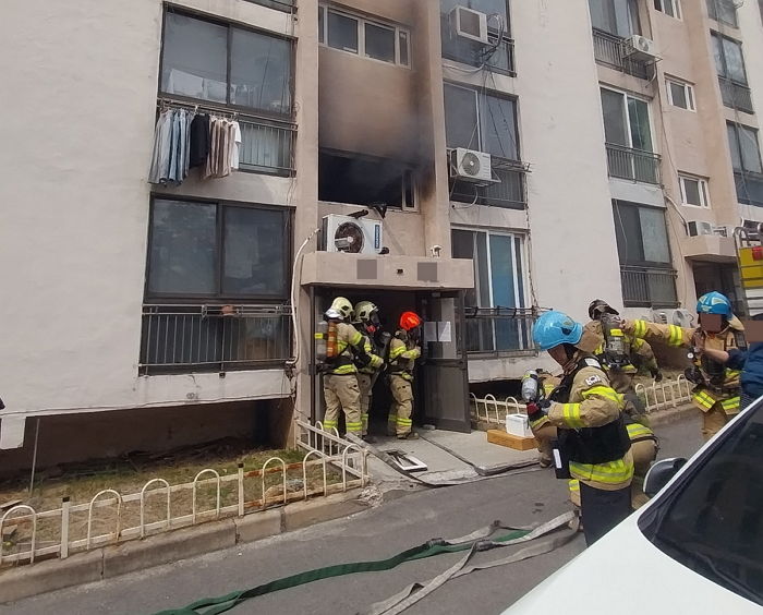 가족들 투표하러 간 사이 아파트서 불...10대 지적장애인 숨져