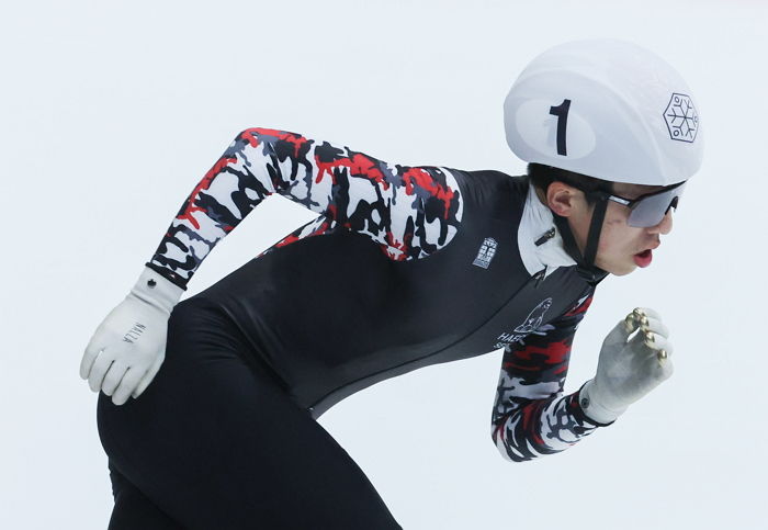 4차례 충돌한 황대헌 예선 탈락하자...박지원, 국대 선발전 1000m 압도적 1위