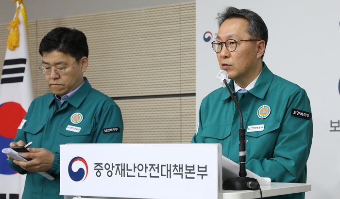 정부 “의대 증원 1년 유예안, 내부 검토는 할 것”