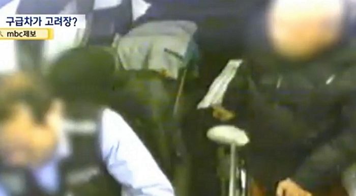 80대 아버지 ‘사설 구급차’에 태워 연락 끊긴 누나한테 보내버린 아들...밤새 700km 헤맸다