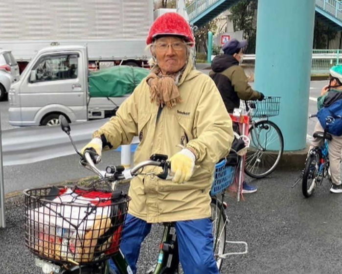 대도시에 사는 아들 만나기 위해 지방에서 600km 자전거 타고 달려간 89세 아버지