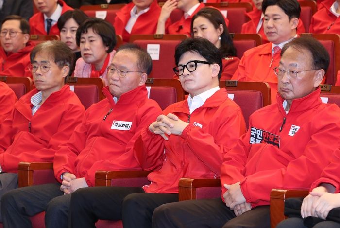 ‘최대 105석’ 출구조사 결과 본 한동훈 “실망스러워...끝까지 결과 지켜보겠다”