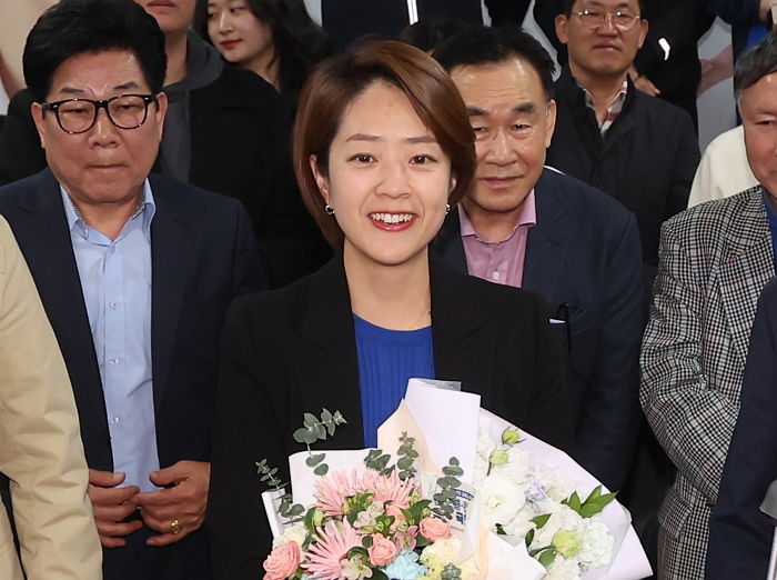 ‘친문’ 고민정, 국민의힘 오신환에 승리...재선 의원 됐다